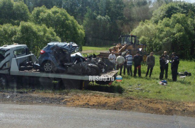 Пять человек погибли в ДТП с участием фуры и легкового автомобиля в Орловской области