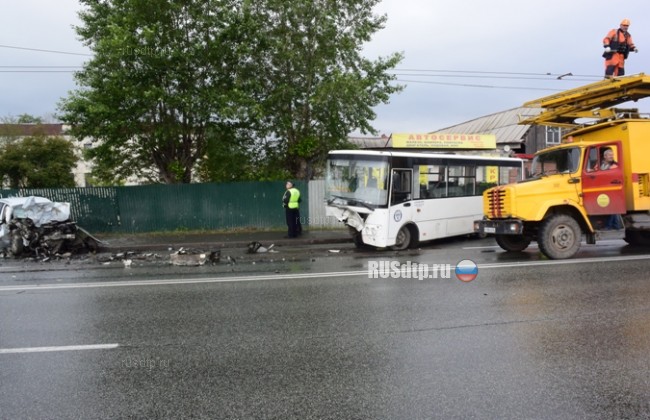 Четыре человека пострадали в ДТП с автобусом в Екатеринбурге