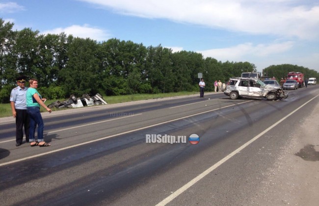 Микроавтобус с детьми попал в ДТП в Новосибирской области