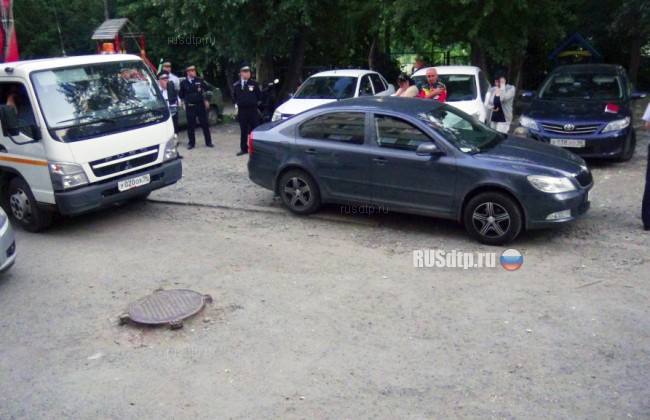В Екатеринбурге женщина насмерть сбила игравшего во дворе ребенка