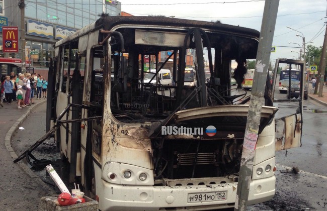 В Петербурге взорвалась и сгорела маршрутка