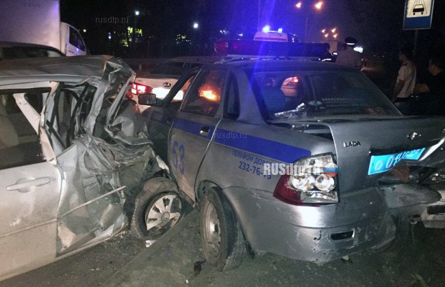 В Новосибирске пьяный водитель «Газели» устроил массовое ДТП и сбил инспектора ДПС