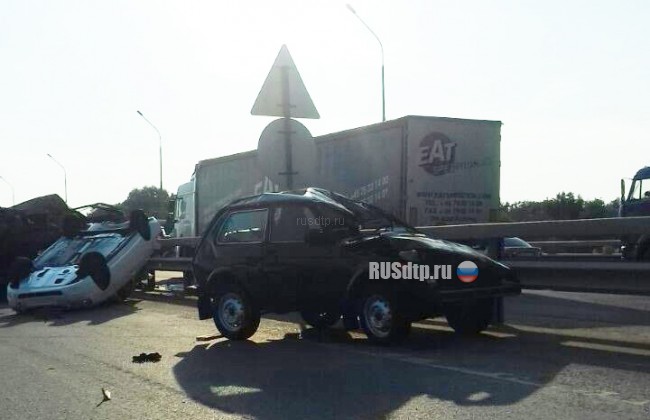 Автовоз с новенькими &laquo;Ладами&raquo; сгорел после ДТП под Уфой