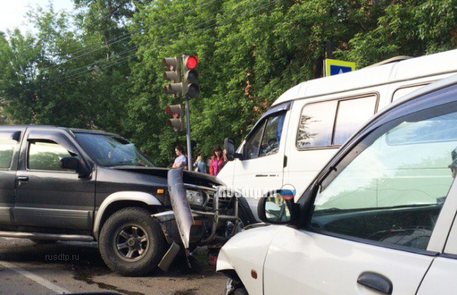 Массовое ДТП произошло на улице Розы Люксембург в Иркутске