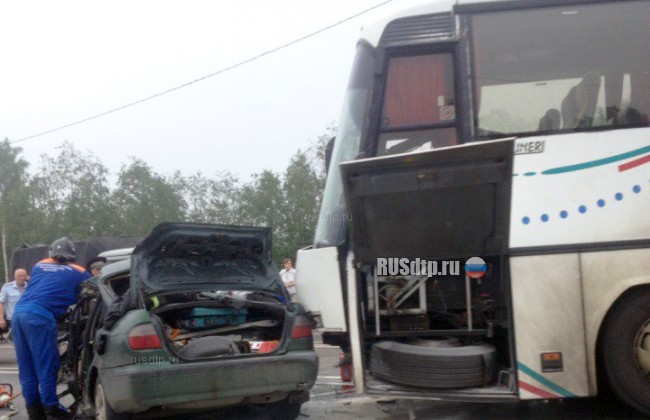 Туристический автобус попал в ДТП под Петербургом