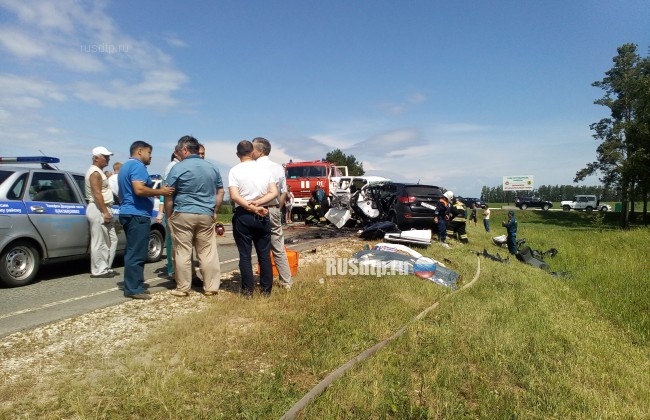 Число жертв крупной аварии в Татарстане возросло до восьми