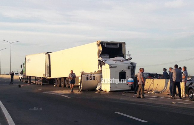 Фура с колбасой попала в ДТП под Тюменью