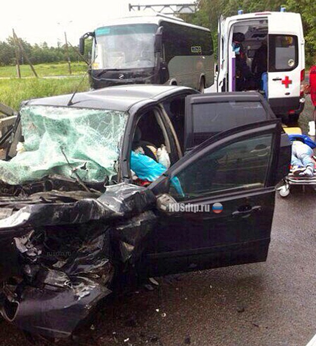 Три человека погибли в ДТП с участием автобуса в Санкт-Петербурге