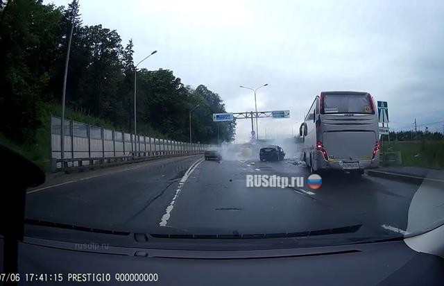 Видеорегистратор запечатлел ДТП с автобусом на Краснофлотском шоссе