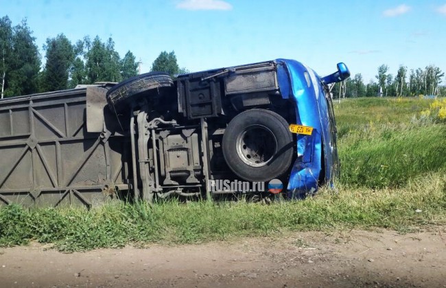 В Татарстане в кювет опрокинулся пассажирский автобус