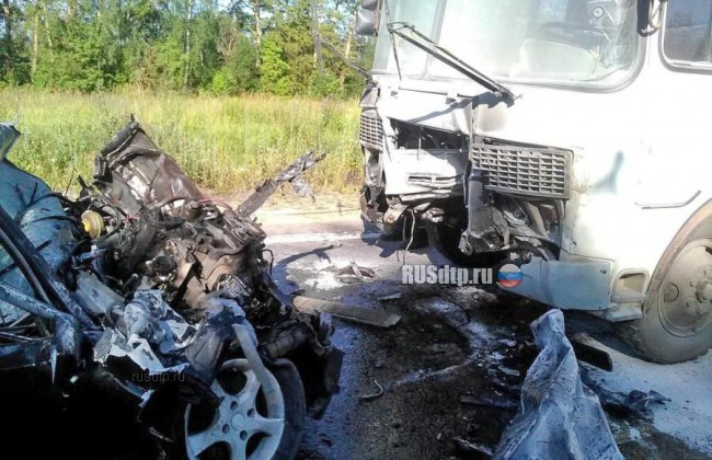 Водитель автомобиля погиб в ДТП с маршруткой в Смоленске