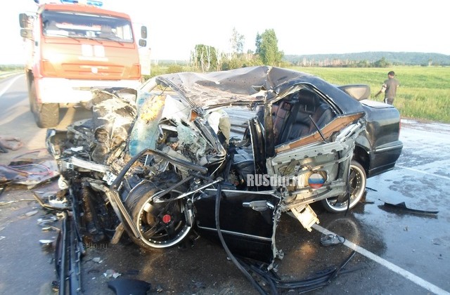 Трое молодых людей разбились при столкновении "Тойоты" с грузовиком в Амурской области