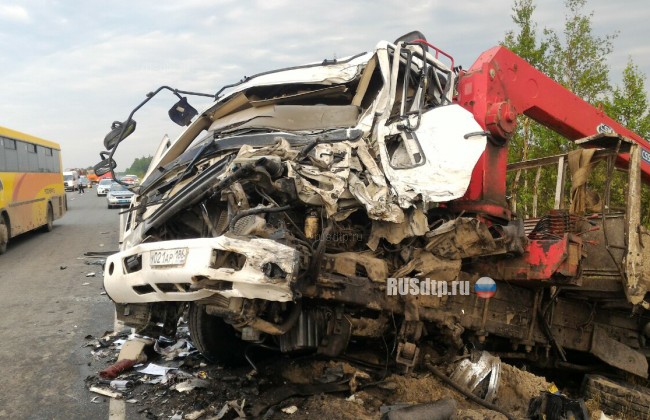 Два человека погибли в ДТП с участием трех автомобилей в ХМАО