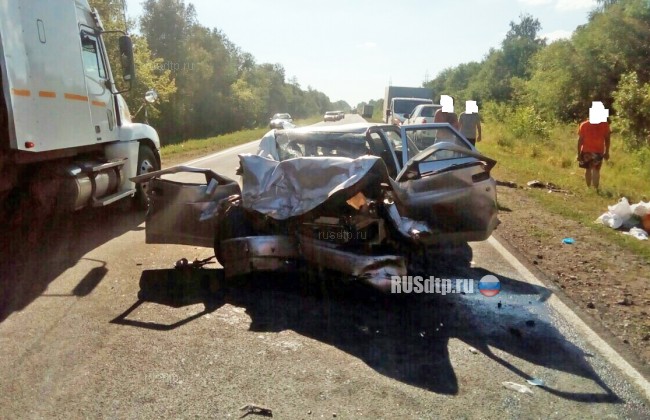 Три человека погибли и четверо пострадали в крупном ДТП в Кинельском районе