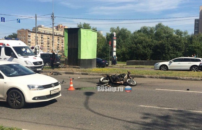 Байкер погиб в ДТП на Профсоюзной улице в Москве