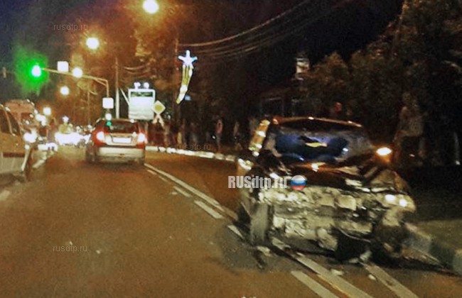 На Волоколамке автомобиль насмерть сбил троих сидевших на дороге пешеходов