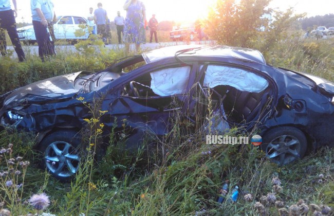 Мужчина и ребенок погибли в перевернувшей машине в Башкирии