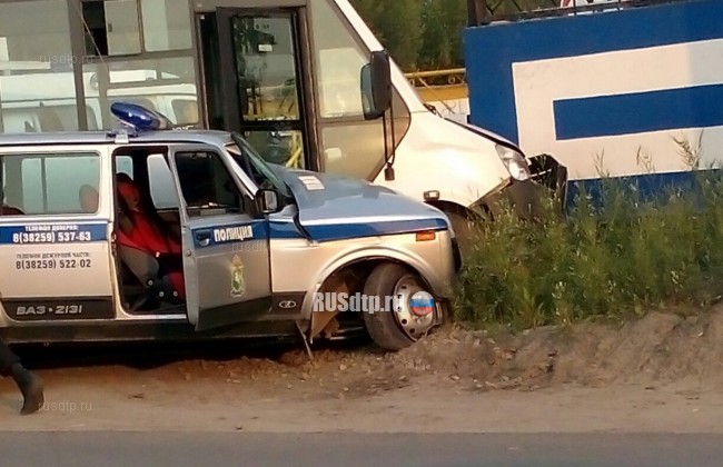 Четверо пострадали в ДТП с участием автобуса и полицейского автомобиля в Томской области