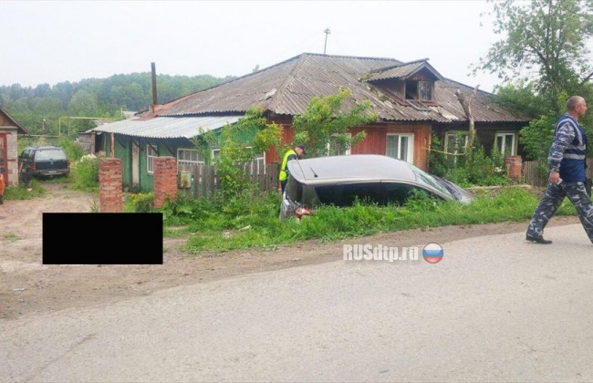 В Томской области пенсионерка насмерть сбила маму с ребенком
