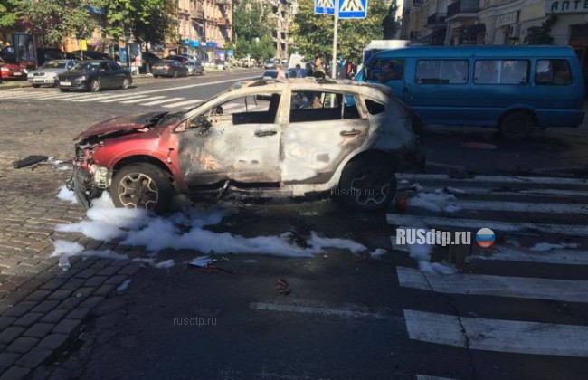 Камера наблюдения зафиксировала момент взрыва машины Шеремета в Киеве