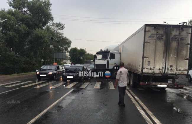 Женщина-пешеход погибла в массовом ДТП в Самарской области. Видео
