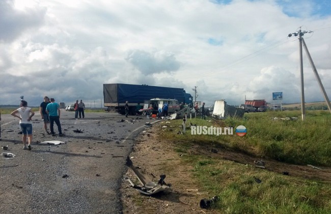Машины разорвало на части в результате ДТП в Мордовии. Видео