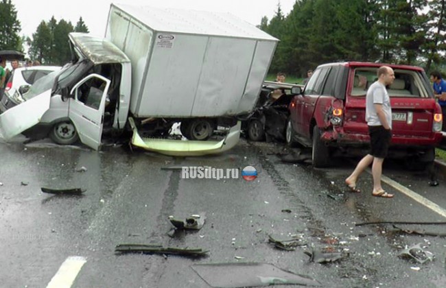 Пять человек пострадали в массовом ДТП на трассе М-3 в Калужской области