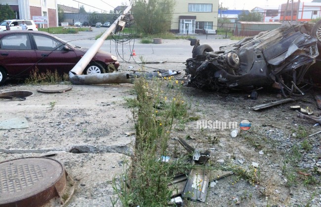 Пассажирку выбросило из салона при столкновении «Лексуса» со столбом в Нефтеюганске