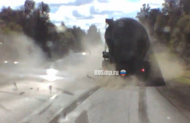 Появилась видеозапись ДТП с цементовозом на Мурманском шоссе