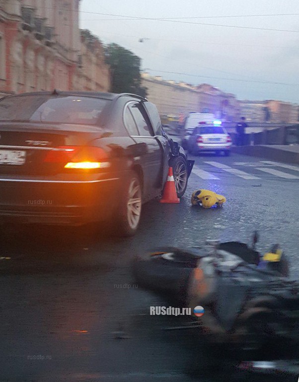 На Невском проспекте в ДТП погиб мотоциклист