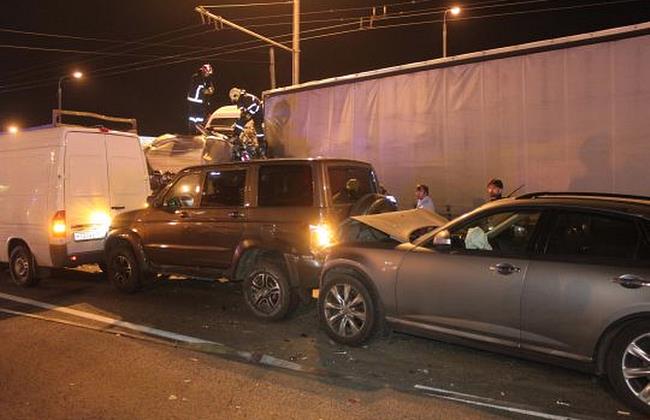 Восемь автомобилей столкнулись на Варшавском шоссе в Москве