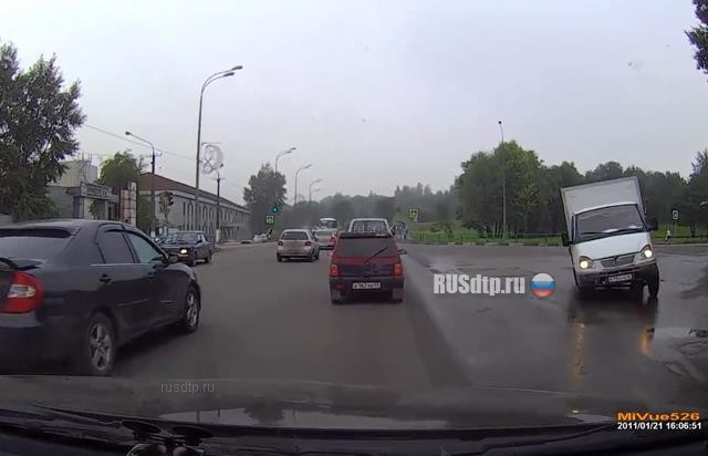 В Новокузнецке Газель с отказавшими тормозами столкнулась с четырьмя автомобилями