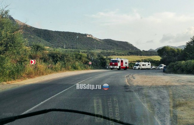 Пассажирский автобус упал в пропасть в Крыму