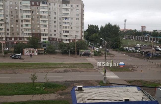 В Красноярске из-за пьяного водителя под колеса машины попала беременная девушка