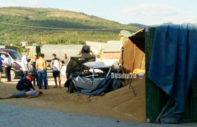 ВИДЕО: в Новороссийске зерновоз без тормозов снёс 7 автомобилей