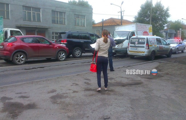 В Новокузнецке Газель с отказавшими тормозами столкнулась с четырьмя автомобилями