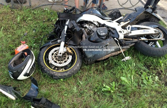 Автомобиль и мотоцикл столкнулись в Абакане