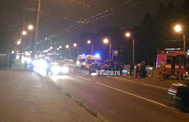 Один человек погиб при столкновении трех автомобилей на Тихорецком проспекте в Санкт-Петербурге