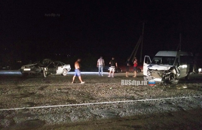 В Крыму в ДТП с микроавтобусом пострадали 6 человек