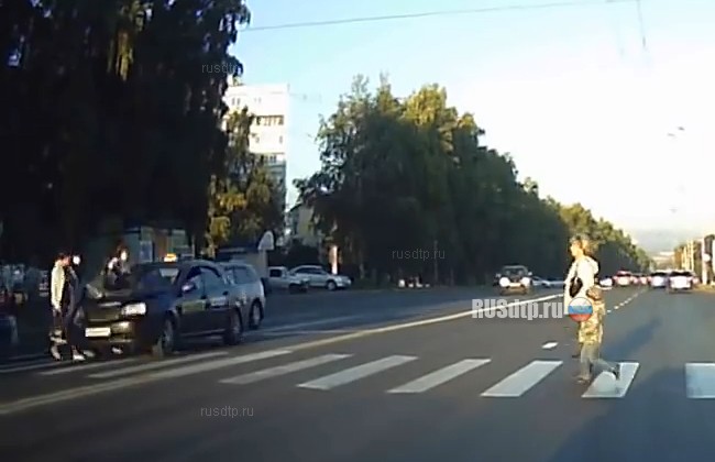 В Кемерове таксист сбил двух женщин на пешеходном переходе