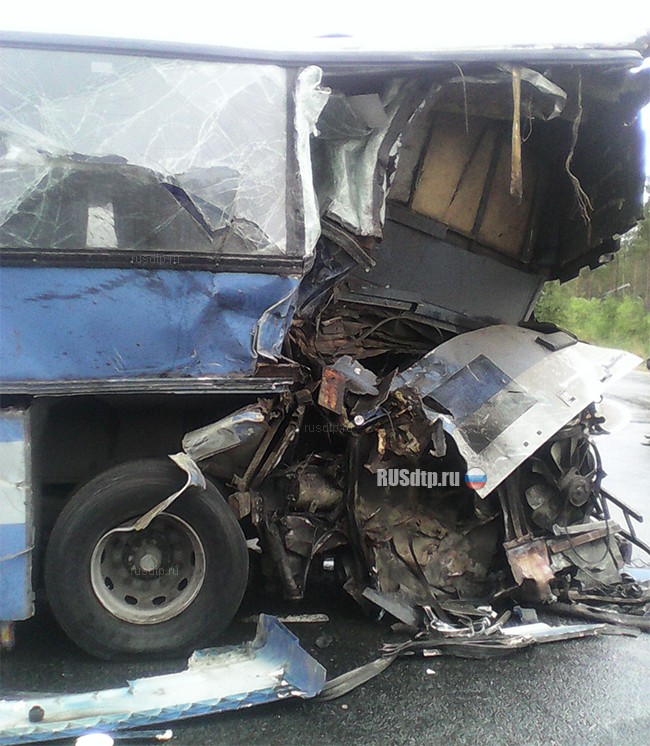 Автобус «Пенза-Тольятти» столкнулся с грузовиком в Ульяновской области