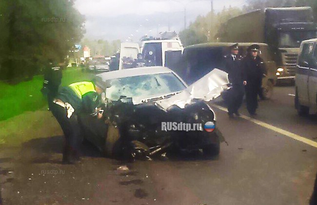 На Ярославском шоссе полицейский врезался в машину с семьей. Четверо погибли