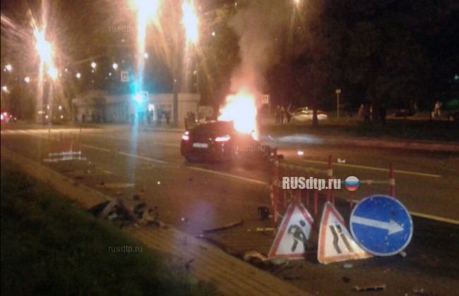 «Porsche Panamera» сгорел после столкновения с грузовиком на Васильевском острове