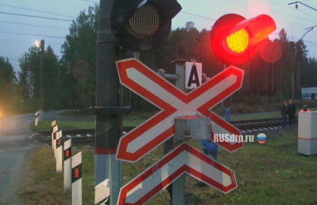 Камера запечатлела момент столкновения  «Инфинити» с поездом в Екатеринбурге