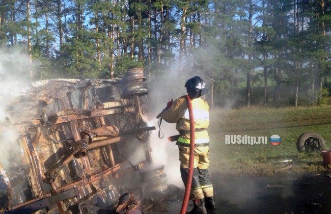 В Мордовии маршрутка сгорела после столкновения с «Приорой»
