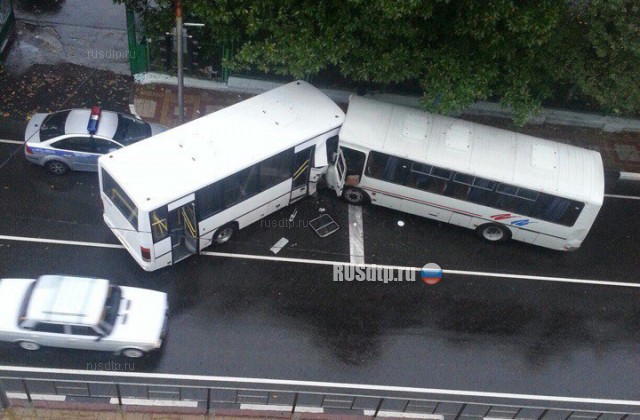 Восемь человек пострадали при столкновении двух автобусов в Туапсе