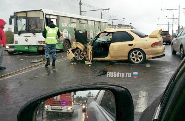 В Рыбинске «Subaru» столкнулся с автобусом. Пострадали 8 человек