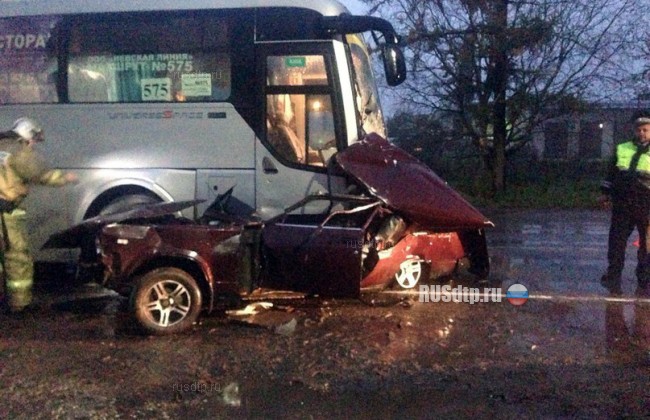 В Шлиссельбурге в аварии с автобусом погиб водитель «Жигулей»
