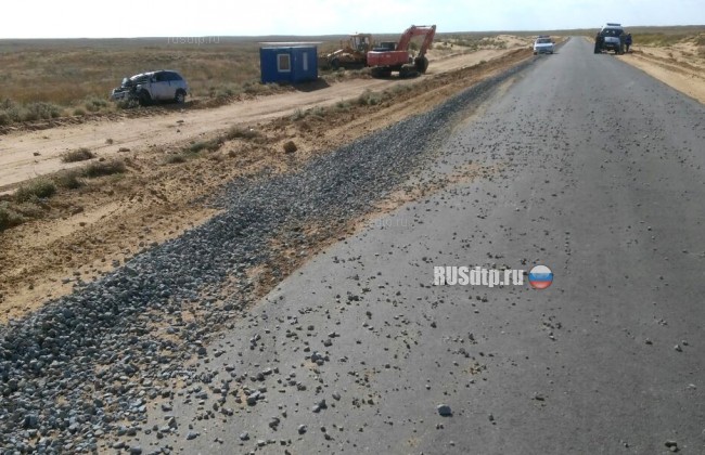 В Астраханской области у кроссовера на ходу взорвались все четыре колеса