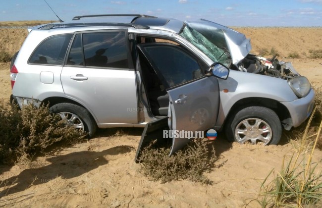 В Астраханской области у кроссовера на ходу взорвались все четыре колеса